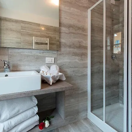 Britannia Luxury 3* קומו