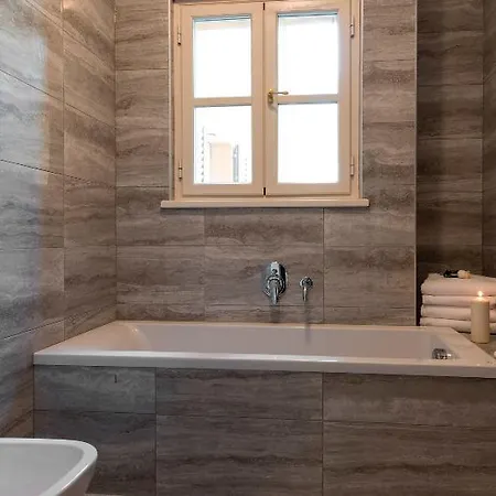 Britannia Luxury 3* קומו