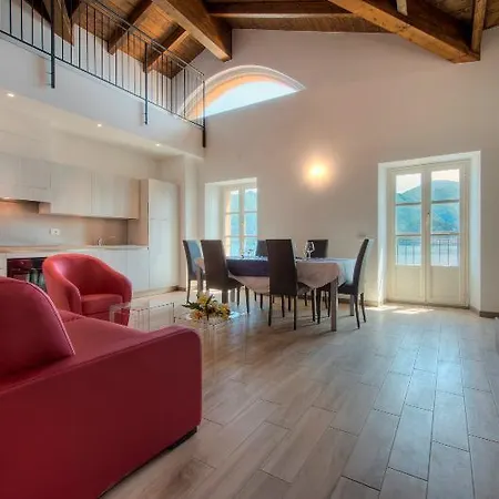 Britannia Luxury מלון קומו